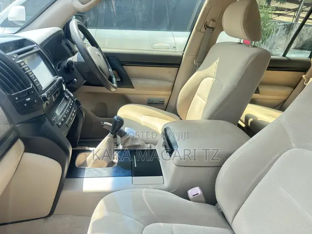 Toyota Land Cruiser V8 2012 Gold - 1