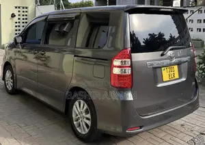 Toyota Noah Si Valvematic 2.0L 2013 Gray (7 Seater)