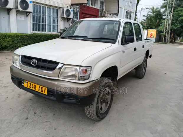 Toyota Hilux 2.5 Cab 2005 Nyeupe - 1