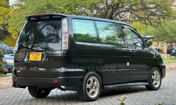 Toyota Noah SR40 2002 Black - 1