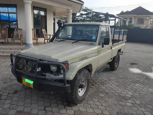 Toyota Land Cruiser Pickup 2017