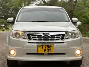 Subaru Forester 2010 Nyeupe Laha