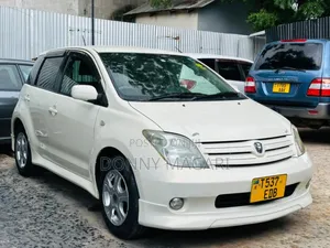 Toyota IST 2005 Nyeupe