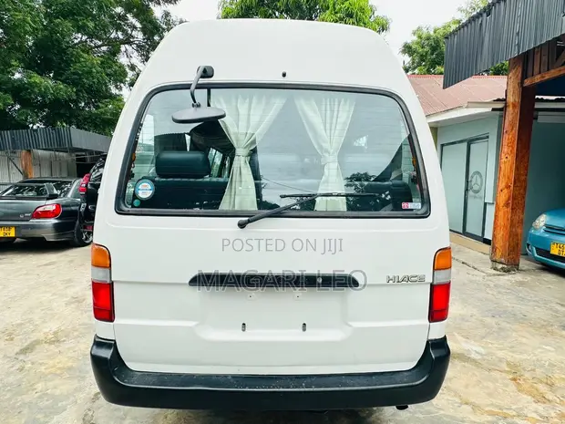 Toyota HiAce 2002 White - 1