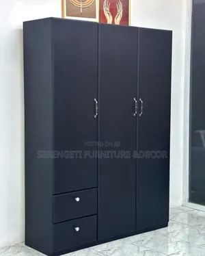 Kabati la Milango Mitatu la Kawaida