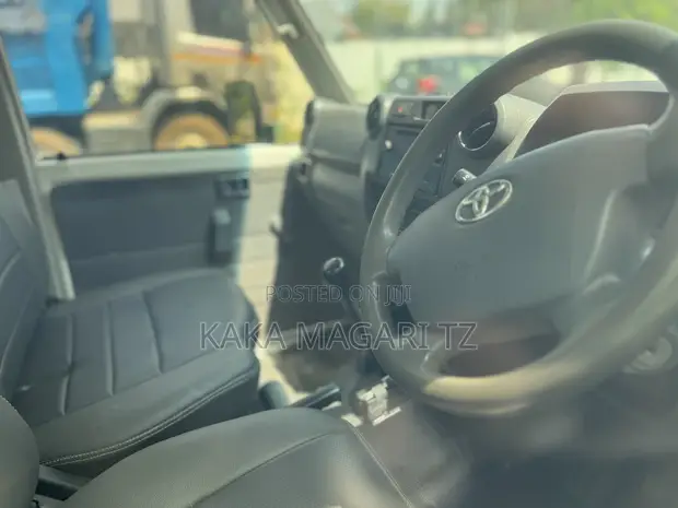 Toyota Land Cruiser 2010 Single Cabin - 1