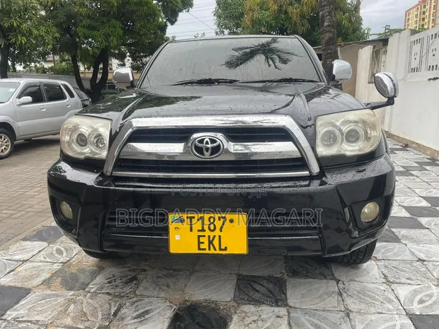 Toyota Hilux Surf 2007 Nyeusi - 1