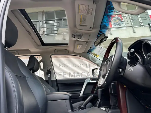 Toyota Land Cruiser Prado 2016 Black - 1