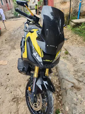 Honda 2025 Yellow Scooter