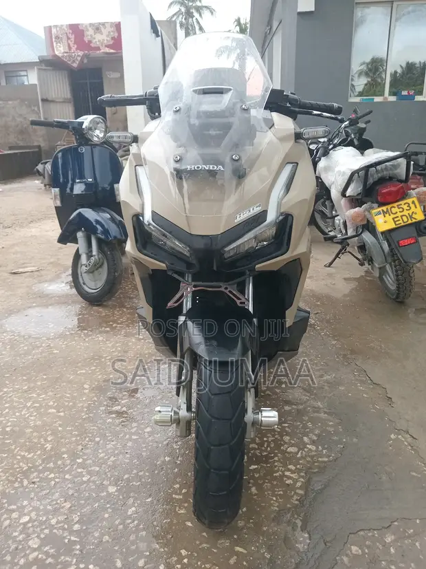New Honda Scooter 160cc Beige - 1