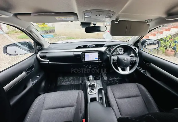 Toyota Hilux Double Cabin 2024 - 1
