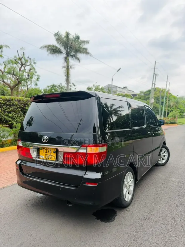 Toyota Alphard 2.4 Petrol AWD 2004 Nyeusi - 1