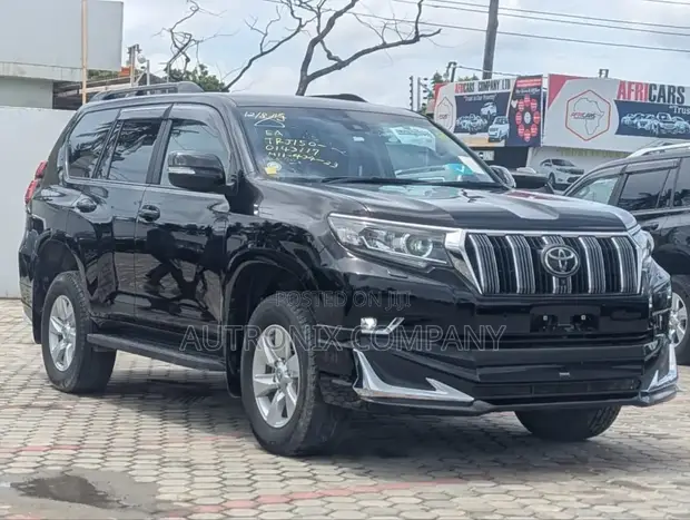 Toyota Land Cruiser Prado 4.0 Petrol TX 2022 Nyeusi - 1