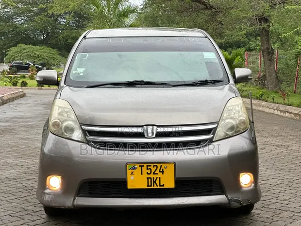 Toyota ISIS 2006 Gray - 1