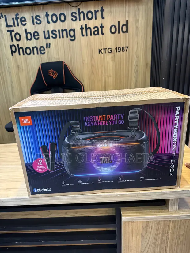 JBL PartyBox On-The-Go 2 na Maikrofoni 2 - 1