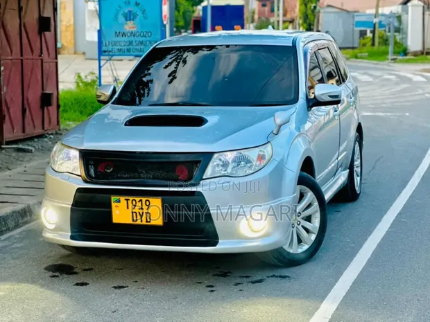 Subaru Forester 2011 Nyeupe - 1