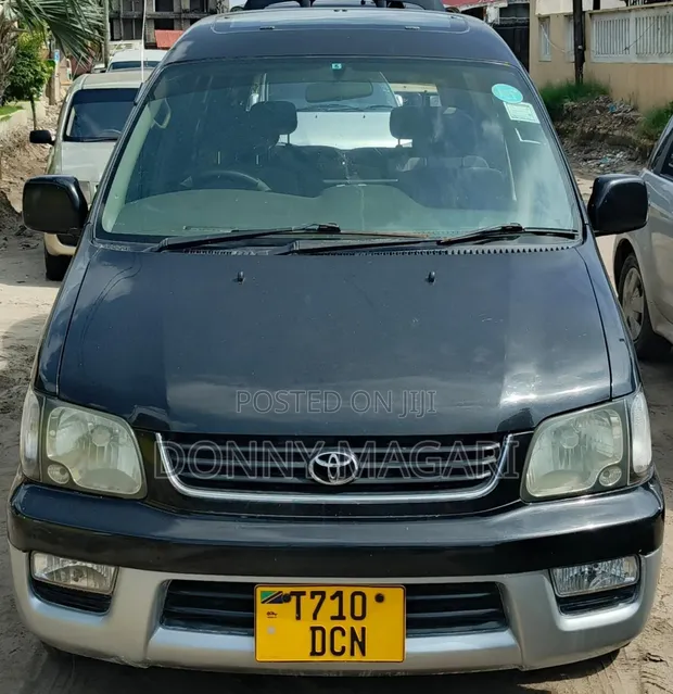 Toyota Noah 2001 Nyeusi - 1