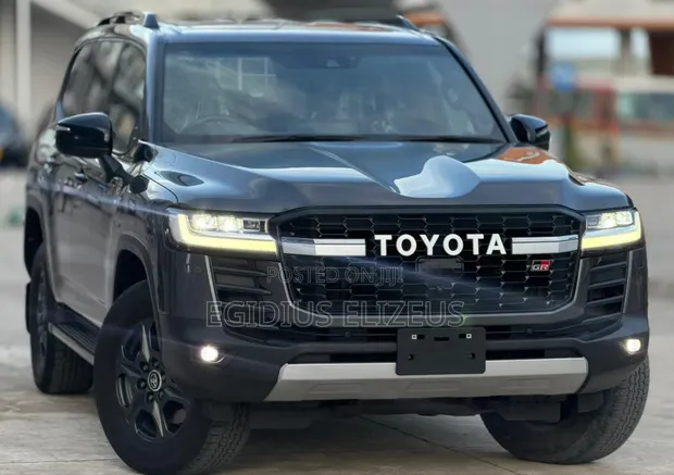 Toyota Land Cruiser 300 GR Sport 2024 Mpya - 1