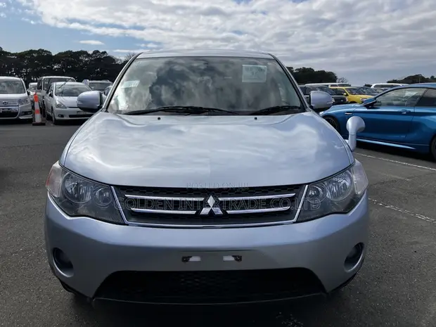 Mitsubishi Outlander ES 2011 Silver - 1