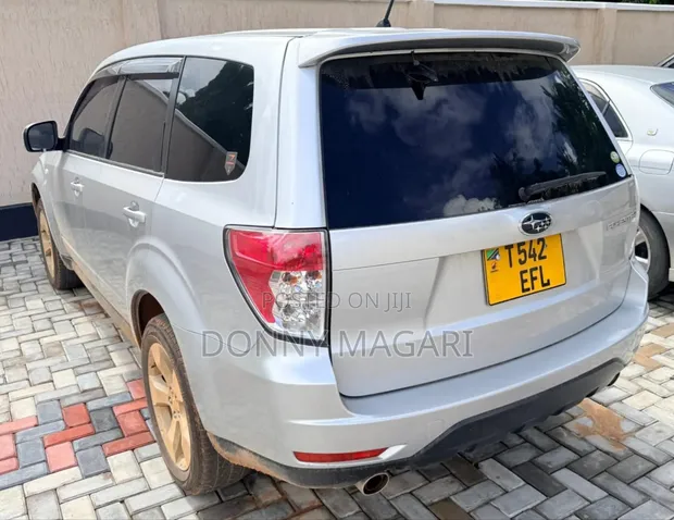 Subaru Forester 2008 Silver - 1