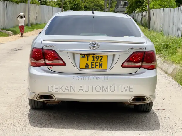 Toyota Crown Athlete 2010 Silver - 1
