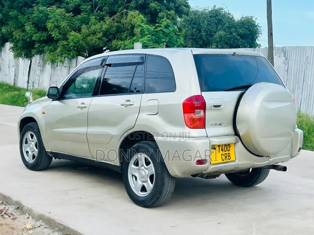 Toyota RAV4 Automatic 2003 Dhahabu - 1