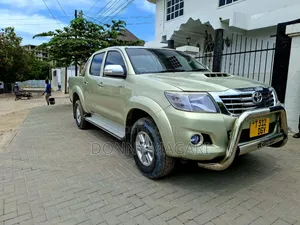 Toyota Hilux 2016 Double Cabin Gold