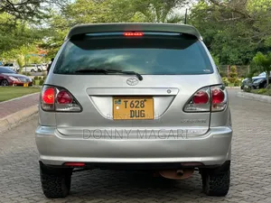 Toyota Harrier 2003 Nyeupe