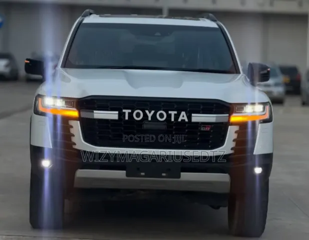 Toyota Land Cruiser LC300 GR Sport 2024 Diesel - 1