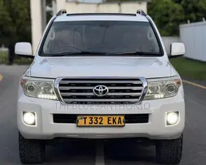 Toyota Land Cruiser V8 2014 White