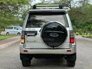 Toyota Land Cruiser Prado 1999 Nyeupe