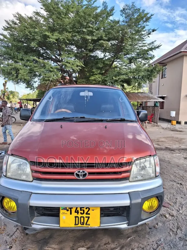 Toyota Noah 2.0 AWD (8 Seater) 2003 Red - 1