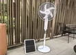 Feni ya Solar ya Inchi 16 inayochajiwa na Betri yenye Remote na Balbu - 1