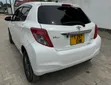 Toyota Vitz 2012 Nyeupe - 1
