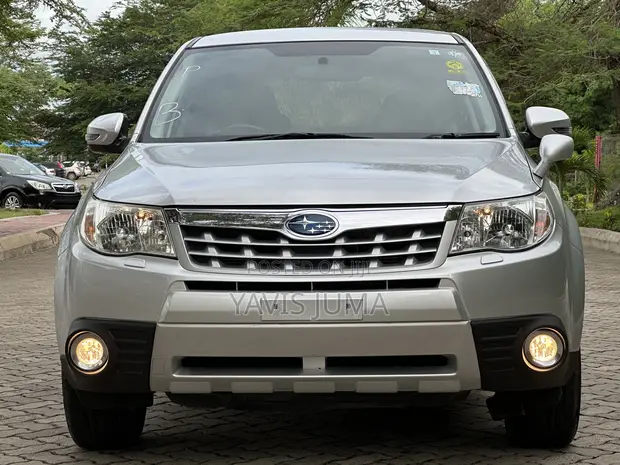 Subaru Forester 2012 Nyeupe - 1