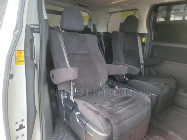Toyota Alphard 2010 - 1