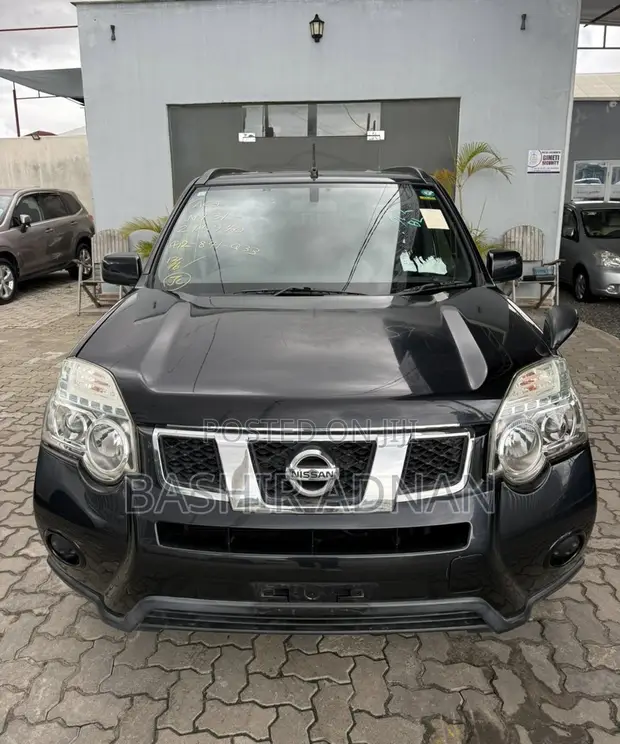 Nissan X-Trail 2.0 Petrol XE 2012 Nyeusi Matt - 1