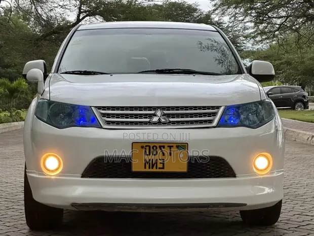 Mitsubishi Outlander 2008 White - 1