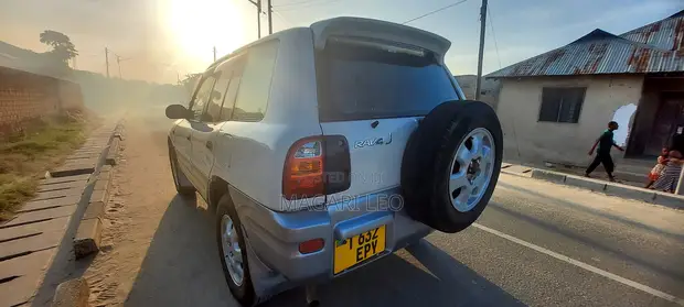 Toyota RAV4 1999 Pearl - 1