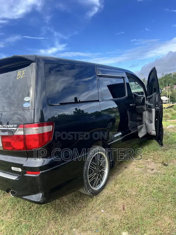 Toyota Alphard 2.4 Petrol AWD 2004 Nyeusi - 1