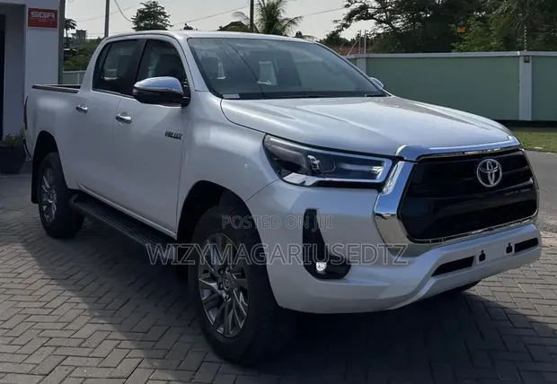 Toyota Hilux 2025 Mpya - 1