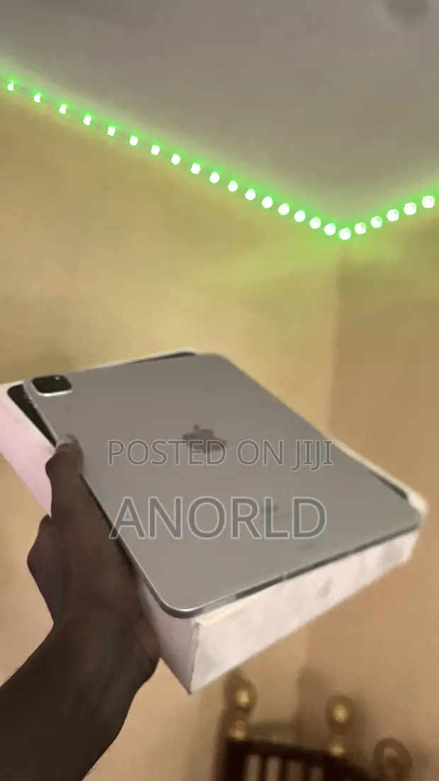 Apple iPad Pro 12.9 (2021) 128GB Kijivu - 1