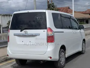 Toyota Noah 2.0 143hp AWD 2008 Nyeupe