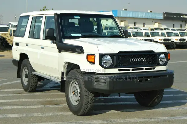 Toyota Land Cruiser 76 Series 2025 Nyeupe Mpya - 1