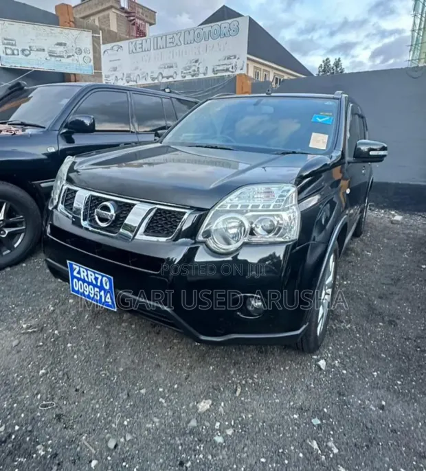 Nissan X-Trail 2011 Nyeusi - 1
