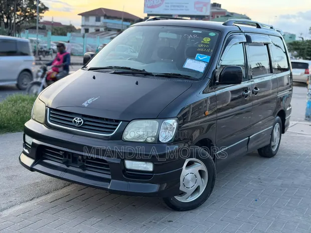 Toyota Noah 2.0 FWD (8 Seaters) 2001 Nyeusi - 1