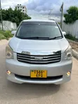 Toyota Noah 2013 Nyeupe - 1
