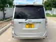 Toyota Noah 2013 Nyeupe - 4