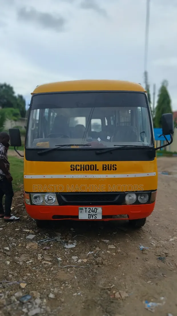 Mitsubishi Fuso Rosa Bus 2004 - 1