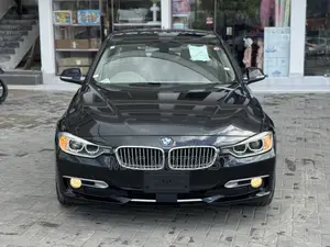 BMW 3 Series 320i 2012 Nyeusi